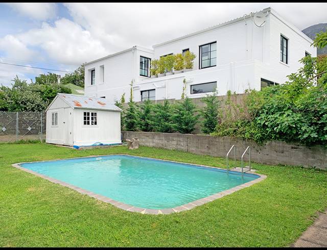 4 BEDROOM HOUSE FOR SALE IN NEWLANDS